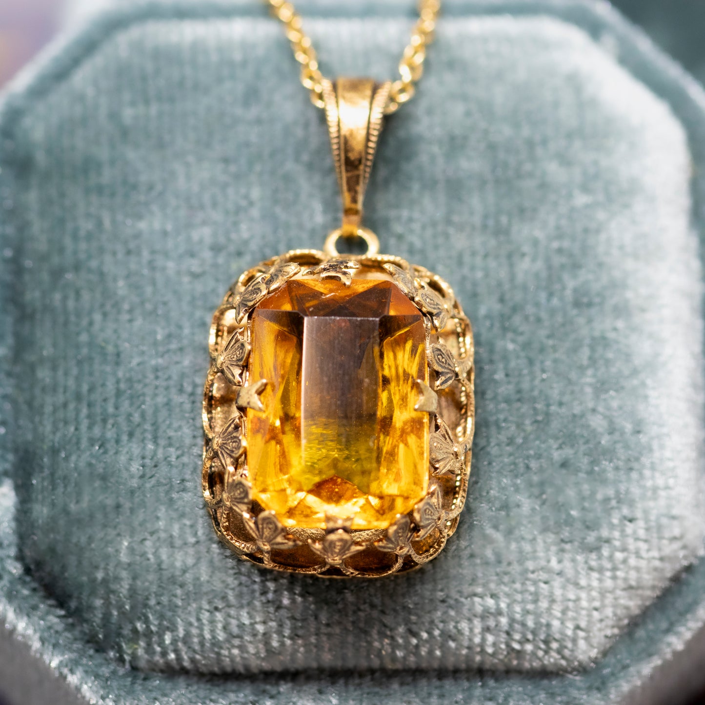 Art Deco Style Single Stone Ornate Pendant & Chain