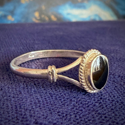 Dainty Silver Oval Onyx Single Stone Ring