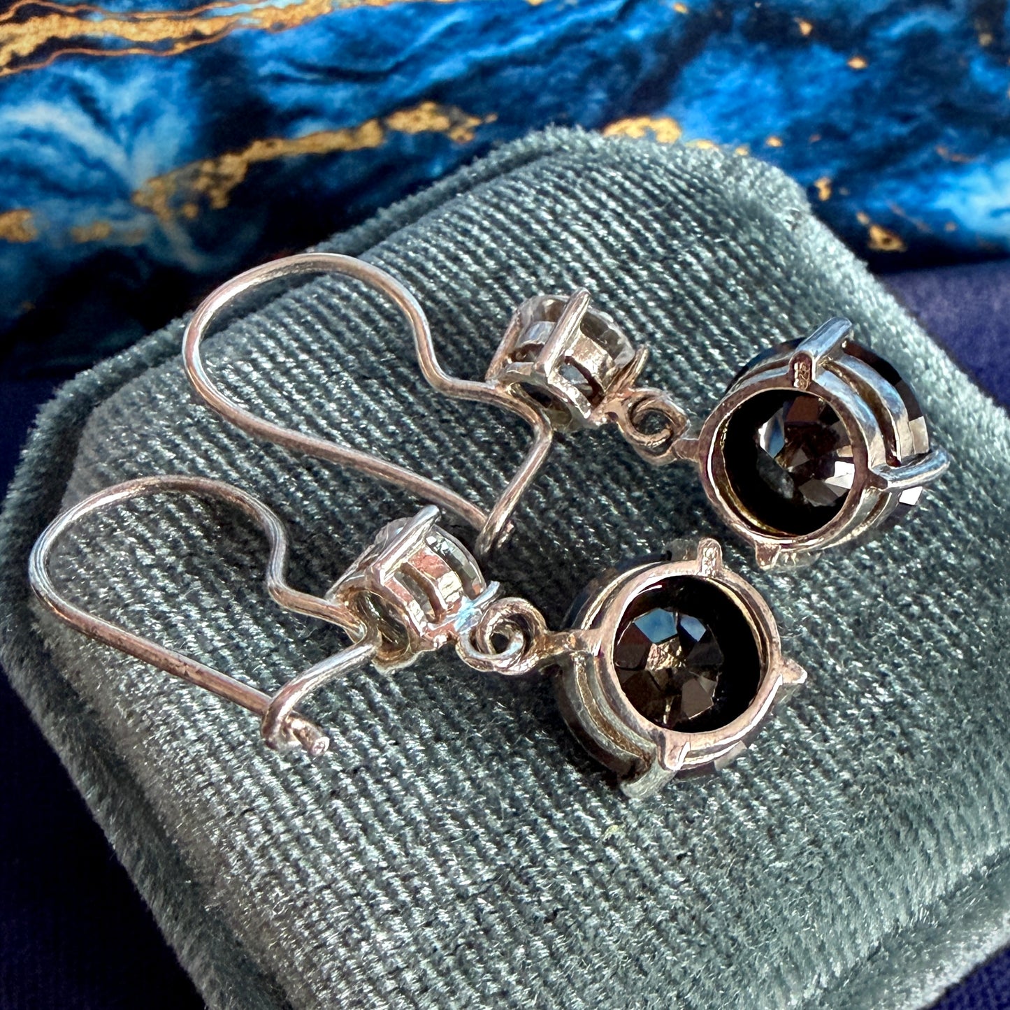 Modern Silver Graduated Claw Set Black & White Drop Earrings