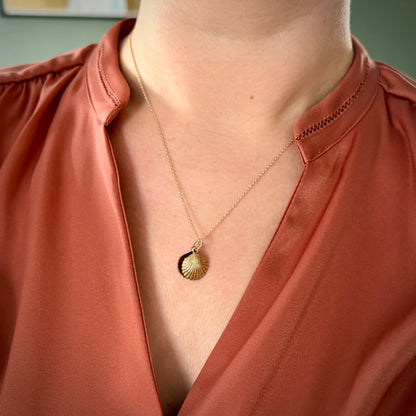 Vintage 9ct Gold Double Seashell Charm Pendant