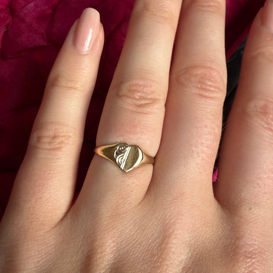 9ct Gold Dainty Heart Shape Signet Ring