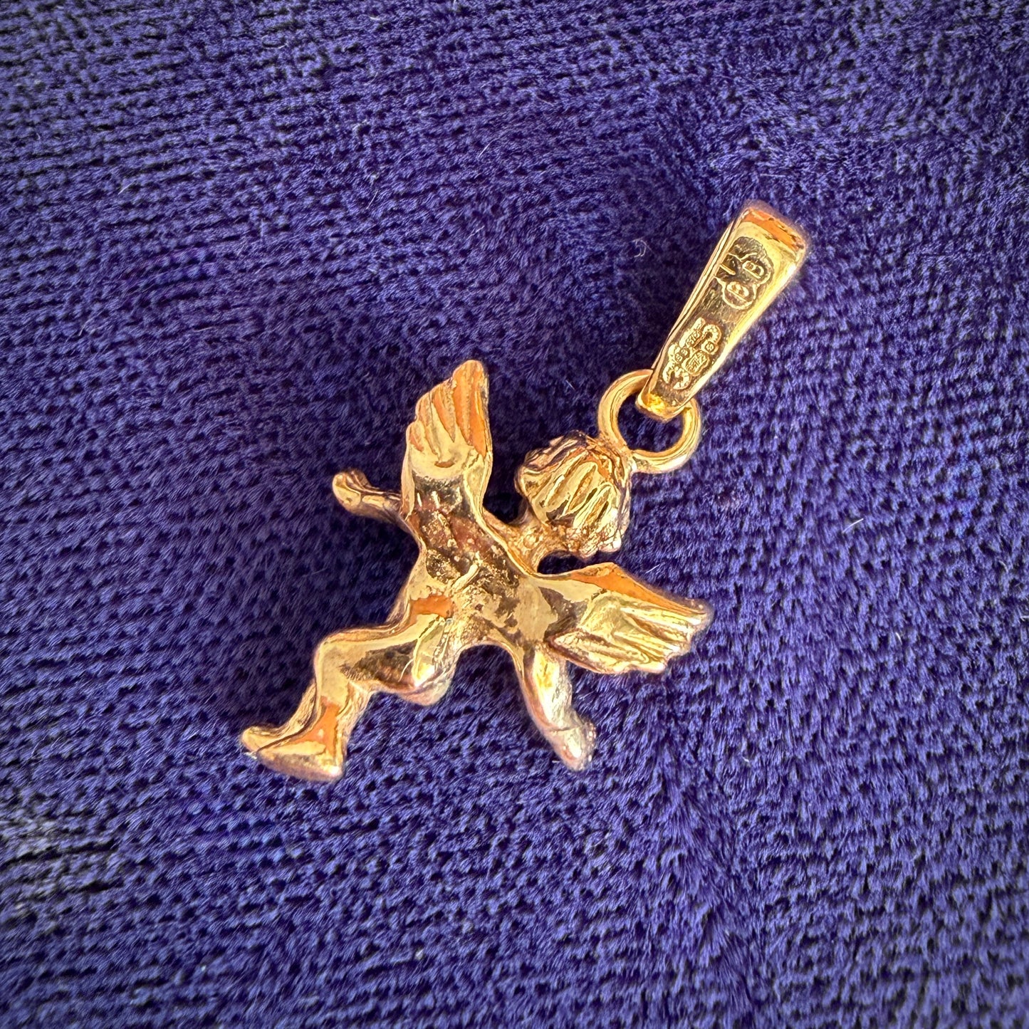 Vintage 9ct Gold Winged Cherub Charm