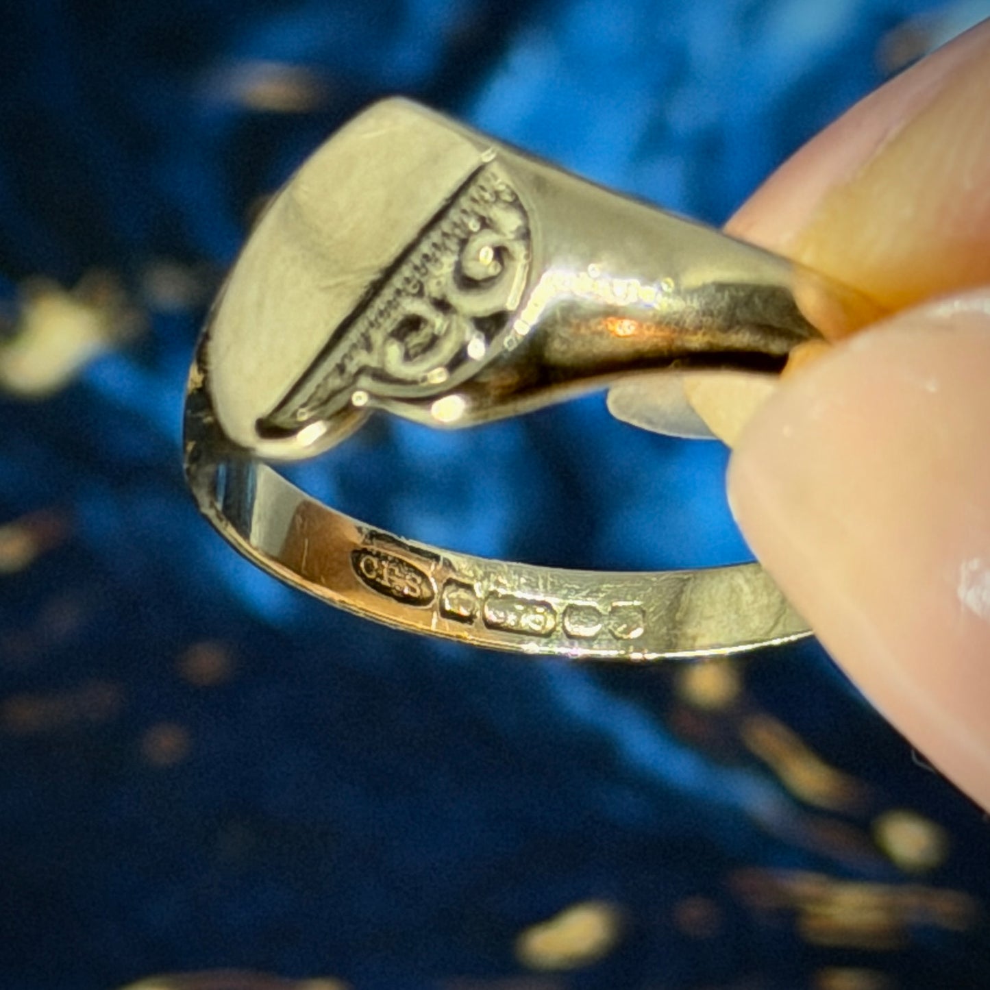 9ct Gold Heart Shape Signet Ring