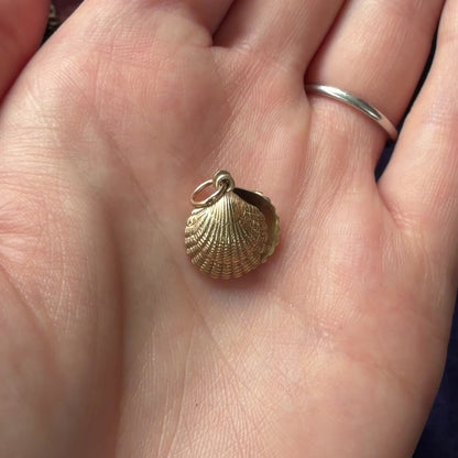 Vintage 9ct Gold Double Seashell Charm Pendant